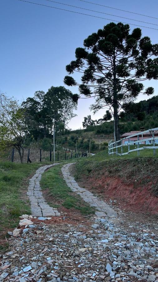 Pousada Pedra Da Mata Chales Na Montanha Munhoz Exteriér fotografie
